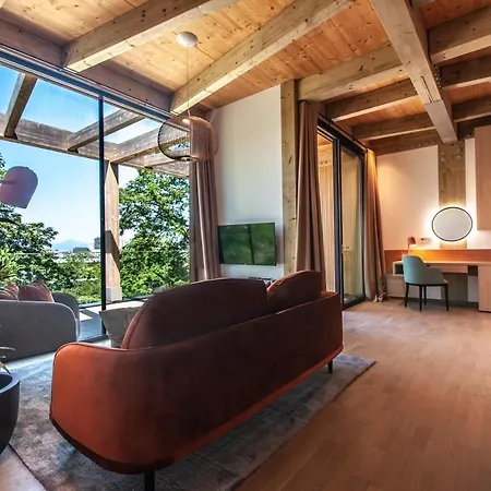 Na Stolbi Apartment *
